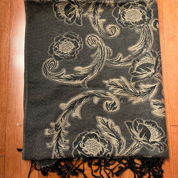 Cleo Scarf - Picture 6 of 7